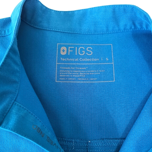 ⛔️SOLD Elsewhere⛔️ FIGS Alps blue scrub set - size S - Picture 4 of 9
